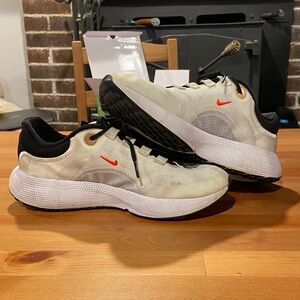 Nike Women’s React Escape RNs